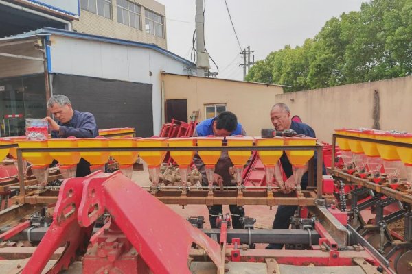 翻乐股 这是真盲修! 两兄弟靠听摸修好3万多农机